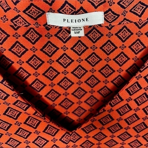 Pleione Coral And Navy Print V-Neck Blouse, Size X-Small Petite - Picture 6 of 7